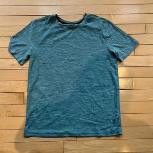 Old navy boys active breathe on t-shirt size XL 14-16